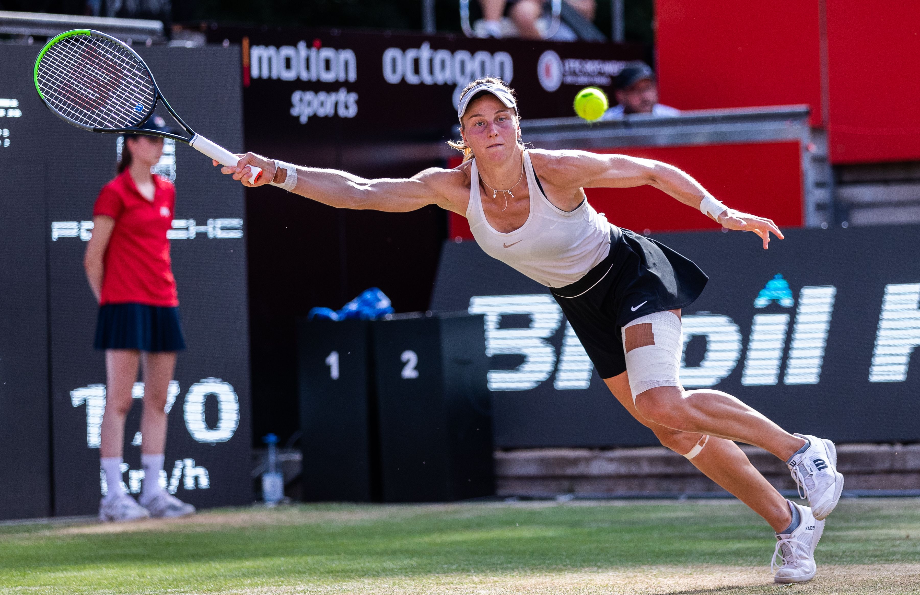 Wta берлин теннис. Швейцарская легкоатлетка.