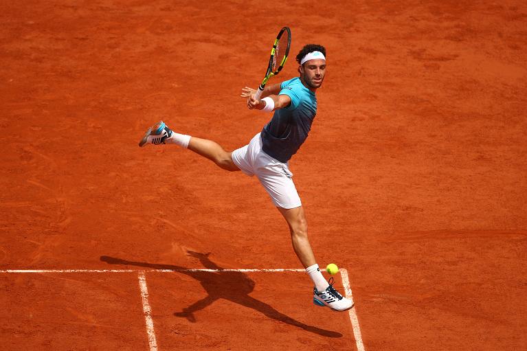 l rovescio di Fabio Cecchinato: eleganza ed equilibrio... staccati da terra - Foto Getty Images
