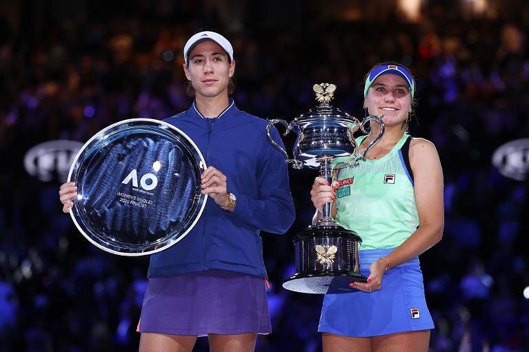 La premiazione degli Australian Open 2020 con la finalista Garbine Muguruza e la vincitrice Sofia Kenin