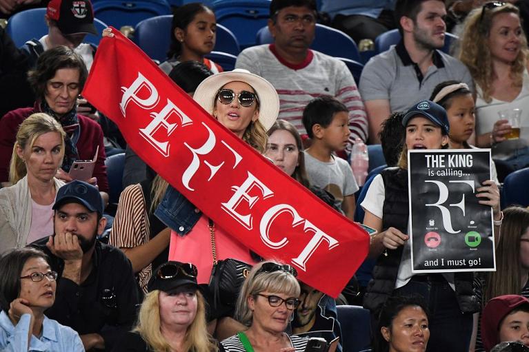I tifosi sostengono Roger Federer