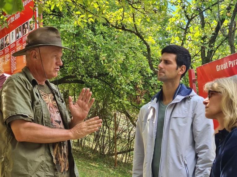 Novak Djokovic ascolta Semir Osmanagic