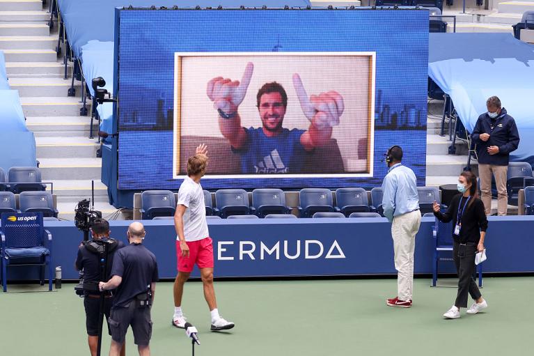 Alexander Zverev saluta il fratello Mischa in web call