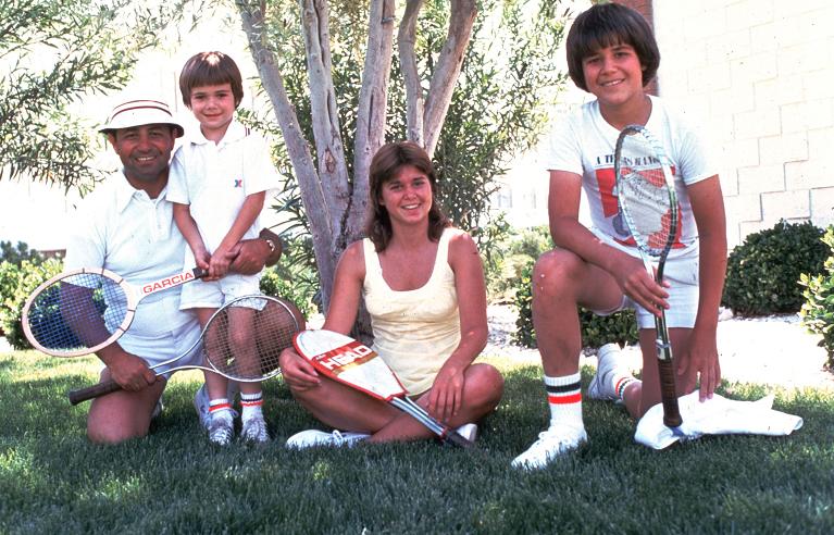 Mike Agassi con i figli Andre, Rita e Phil