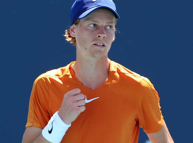 Jannik Sinner ha cambiato allenatore dopo gli Open d'Australia. Dopo 7 anni con Riccardo Piatti ora è seguito da Simone Vagnozzi