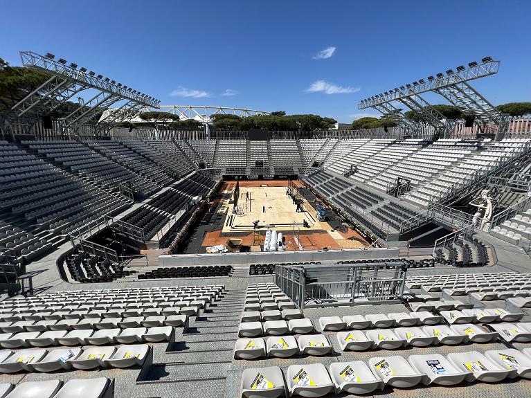 La Grand Stand Arena al Foro Italico dove si prepra il campo centrale per l'Italy Major Premier Padel