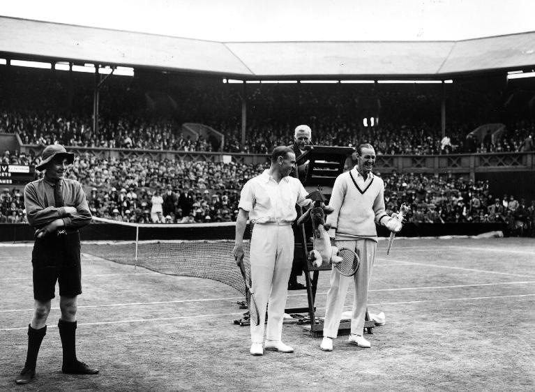 Gerald Patterson (a sinistra) e James Anderson pronti per la semifinale a Wimbledon nel 1922