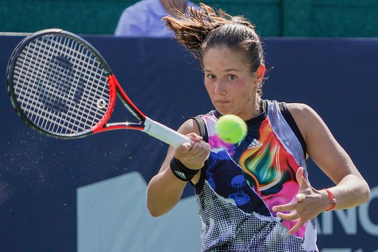 Daria Kasatkina gioca con una racchetta Artengo TR990 Power Pro