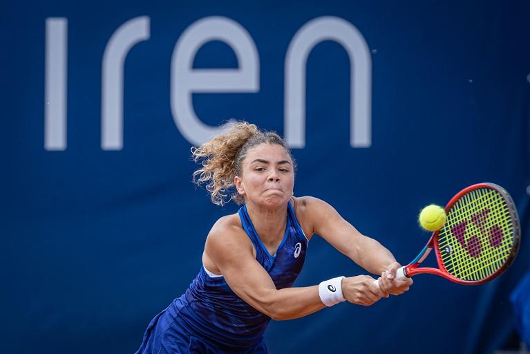 Il rovescio di Jasmine Paolini (foto Combi)