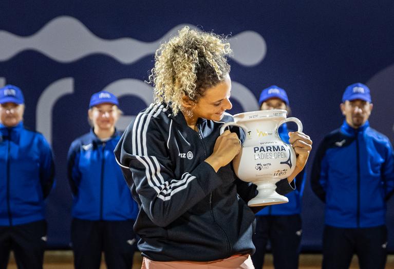 Mayar Sharif con il trofeo del WTA Parma (Foto Daniele Combi)