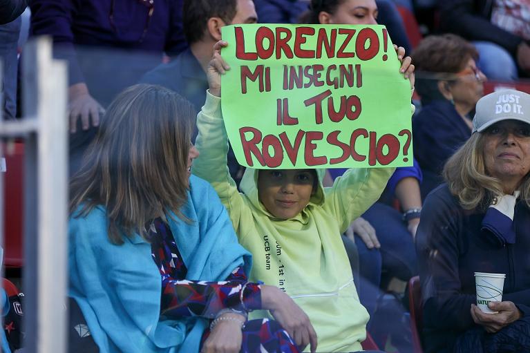 Un giovane fan di Lorenzo Musetti (foto Lolli)