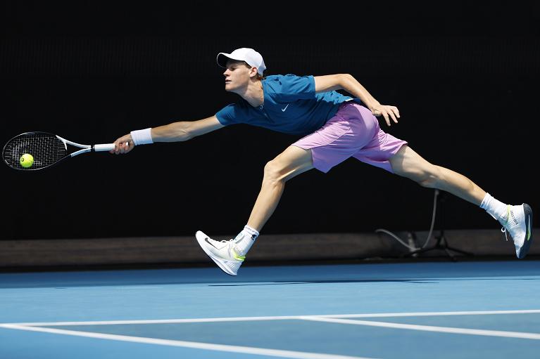 Jannik Sinner è alto un metro e 88 come Novak Djokovic. Il suo peso forma è 76 kg, uno in meno rispetto al  n.1 del mondo (Foto Getty Images)