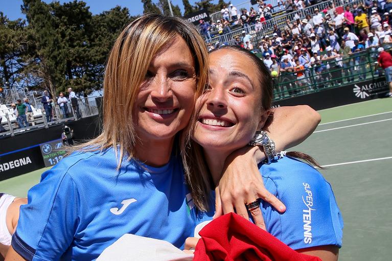 BJK Cup: Tathiana Garbin ed Elisabetta Cocciaretto festeggiano la qualificazione alle Finals 2022 (foto Sposito)