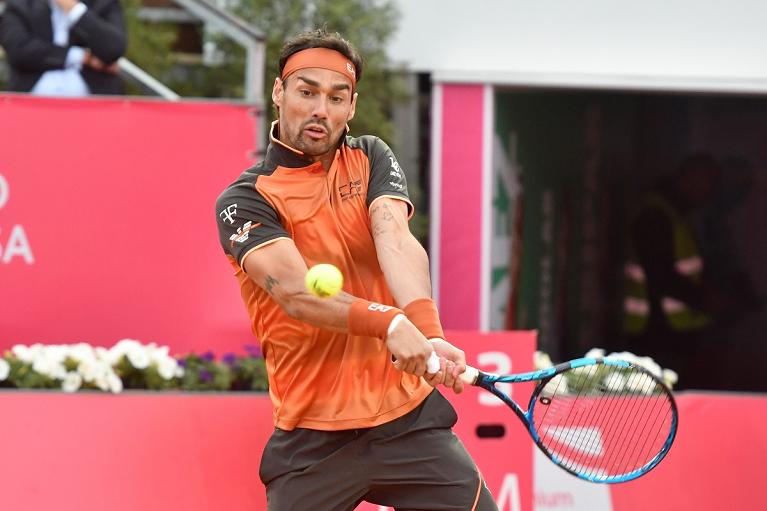 Fabio Fognini colpisce di rovescio (foto Facebook Millennium Open)