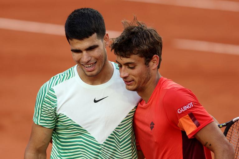 Flavio Cobolli e Carlos Alcaraz (foto Getty Images)