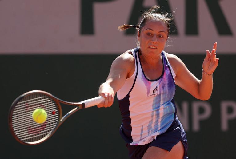 Elisabetta Cocciaretto in azione al Roland Garros (Getty Images)