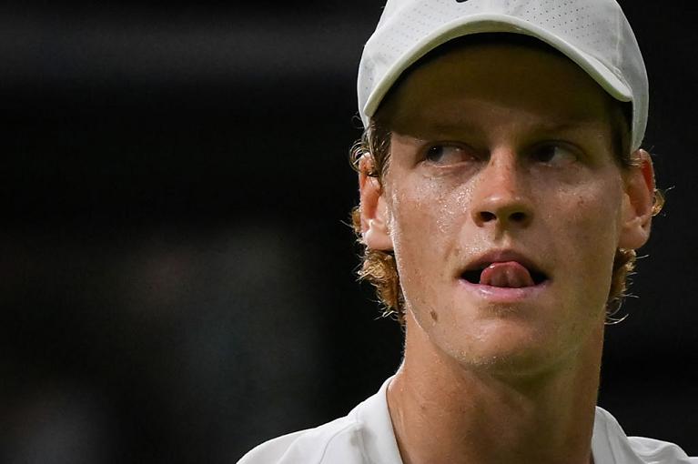 Un primo piano di Jannik Sinner a Wimbledon (Getty Images)