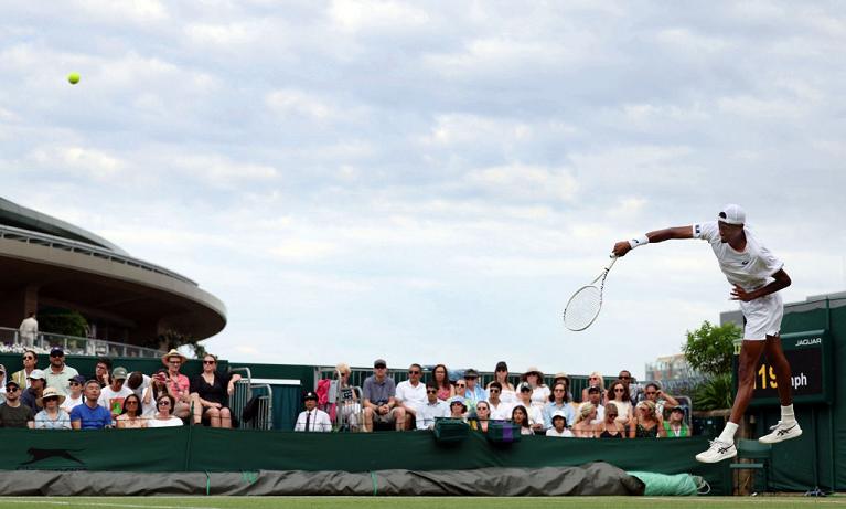 Wimbledon, il servizio di Christopher Eubanks (Getty Images)