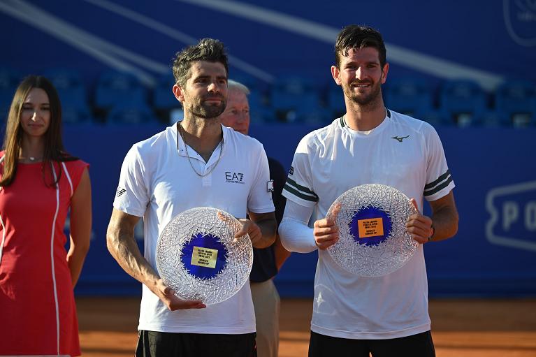 Bolelli e Vavassori con il trofeo per i finalisti a Umago (Foto Facebook ATP Croatia Open Umag)