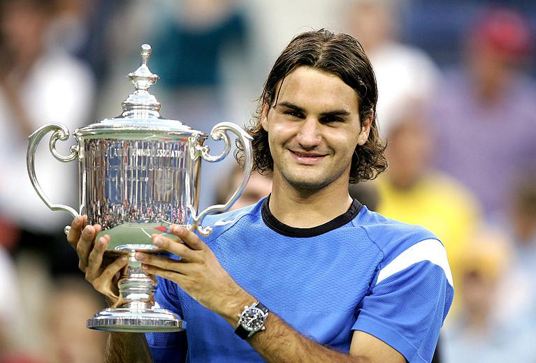 Roger Federer con il trofeo dello US Open 2004 (Getty Images)