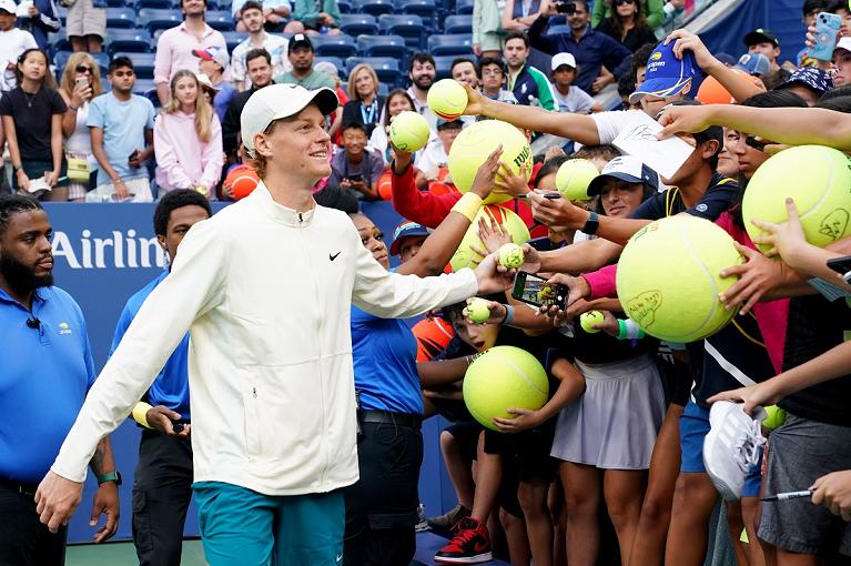 Sinner firma autografi allo US Open (Foto USTA)