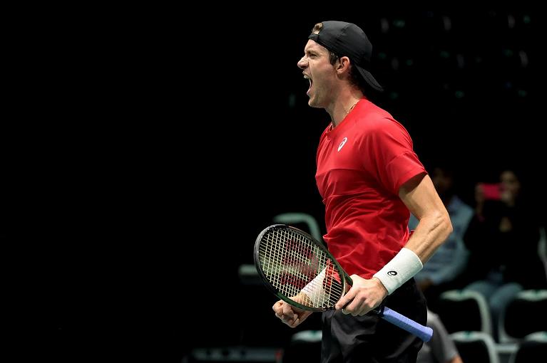 L'esultanza di Nicolas Jarry che ha sconfitto il canadese Gabriel Dallo in Coppa Davis a Bologna (Foto Giampiero Sposito)