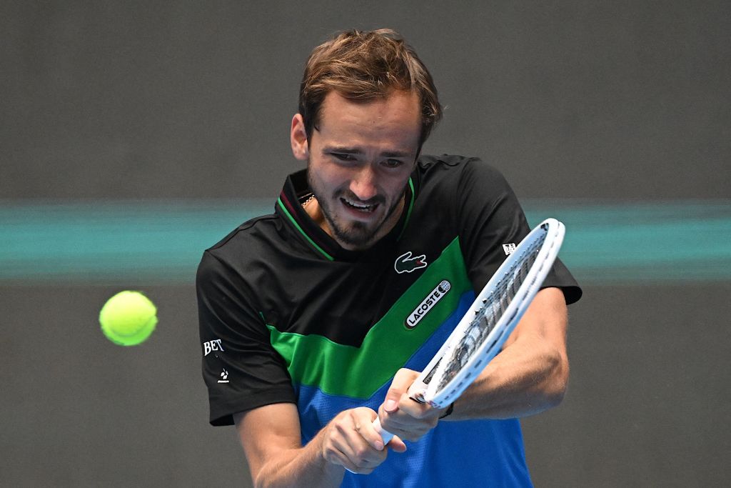 Daniil Medvedev vence Alexander Zverev e avança a final do ATP 500 de Pequim  