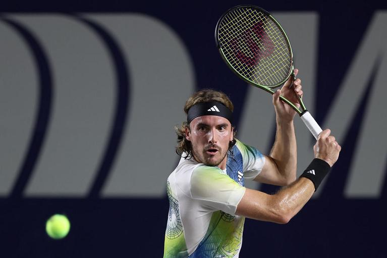 Stefanos Tsitsipas in azione (foto Getty Images)