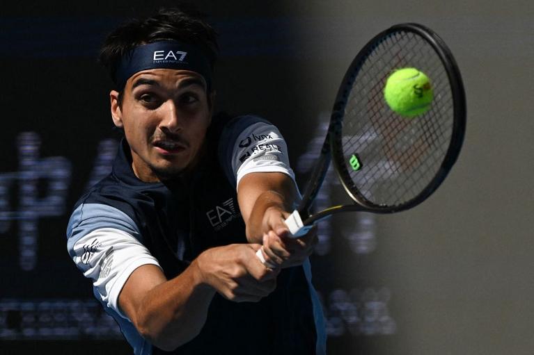 Il rovescio di Lorenzo Sonego (foto Getty Images)