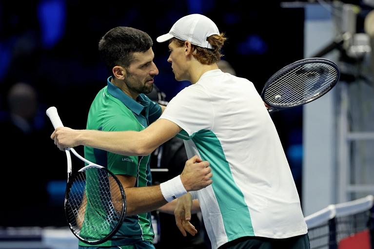l saluto a fine partita tra Jannik Sinner e Novak Djokovic (foto Sposito FITP)