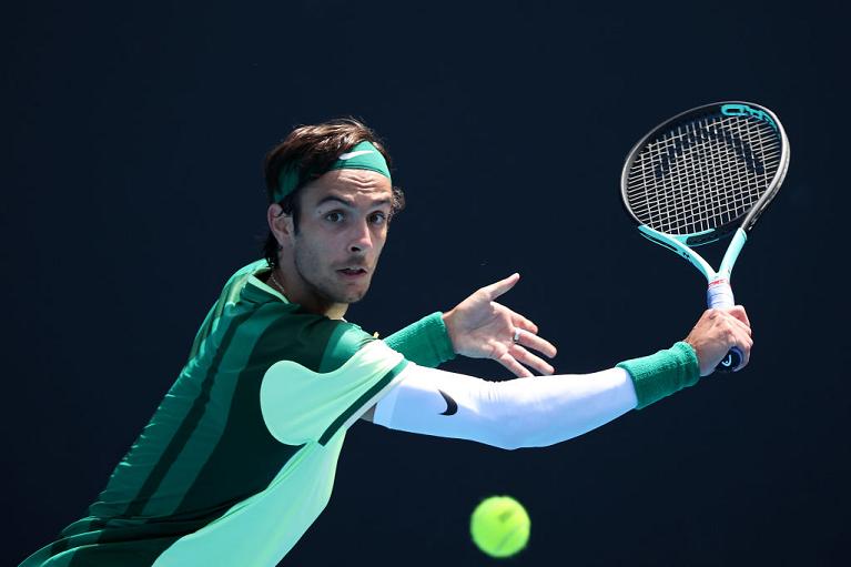 Il rovescio di Lorenzo Musetti (Getty Images)