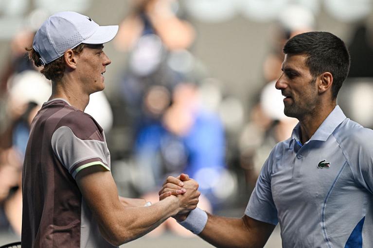 Australian Open, la stretta di mano tra Jannik Sinner e Novak Djokovic (Getty Images)