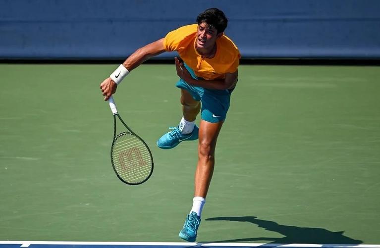 Fedeico Cinà al servizio agli Us Open 2023