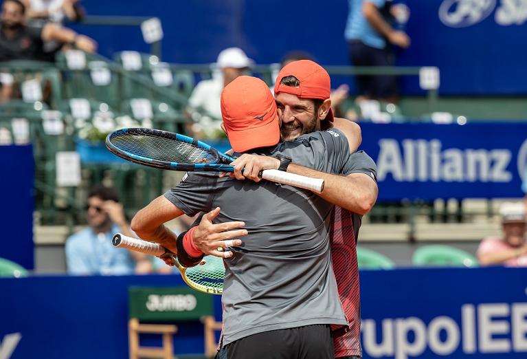 Andrea Vavassori e Simone Bolelli festeggiano il successo all''Argentina Open