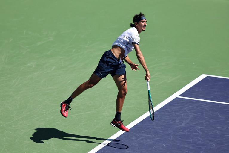 Lorenzo Sonego al servizio a Indian Wells (Getty Images)