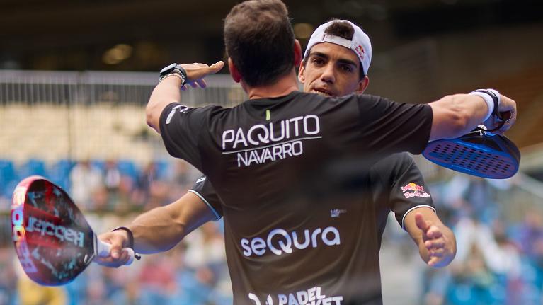 Paquito Navarro e Juan Lebron esultano al Sevilla Premier Padel P2 (Foto PadelFIP.com)