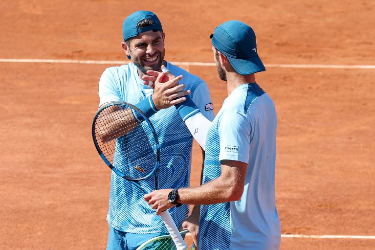 L'abbraccio di Simone Bolelli e Andrea Vavassori (Foto Sposito/FITP)