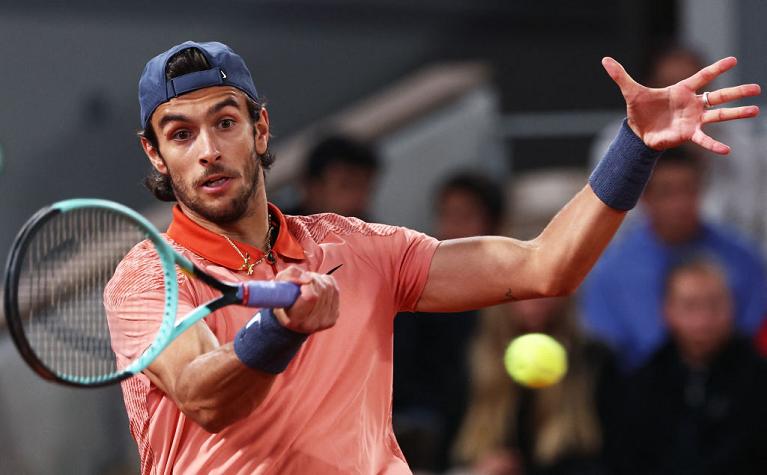 Il diritto di Lorenzo Musetti in azione al Roland Garros (Getty Images)