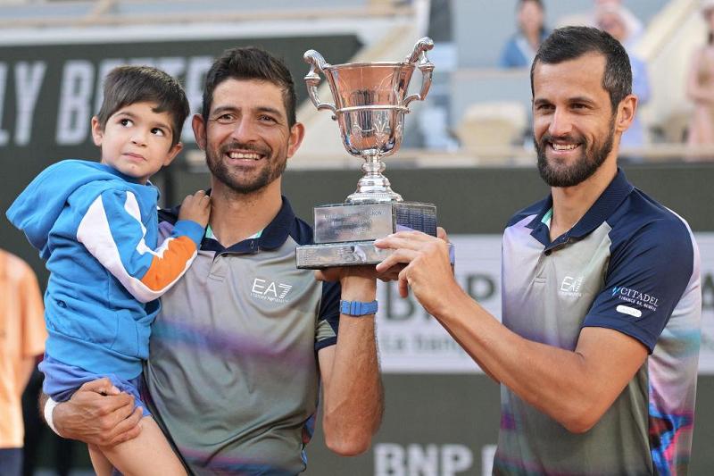 Marcelo Arevalo e Mate Pavic con il trofeo del Roland Garros 2024 (Getty Images)