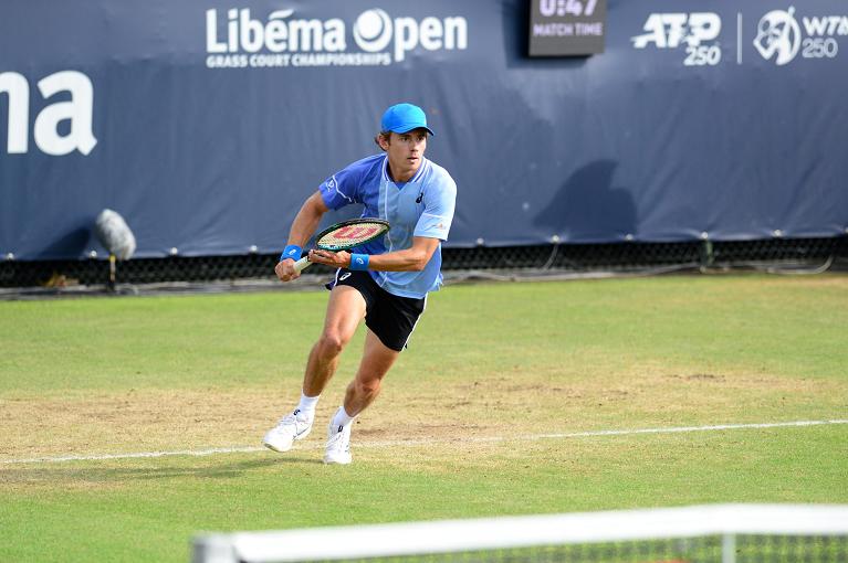 Alex de Minaur in azione al Libema Open
