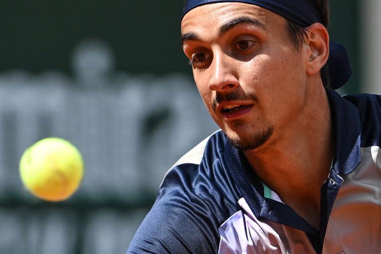 Un primo piano di Lorenzo Sonego al Roland Garros (Getty Images)