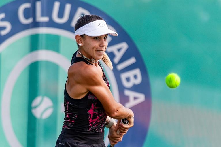 Giorgia Pedone è la seconda azzurra al secondo turno del torneo in scena sui campi in erba del Tennis Club Gaiba (foto Creativite Idea)