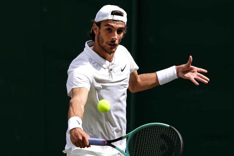 Lorenzo Musetti in azione a Wimbledon (Getty Images)