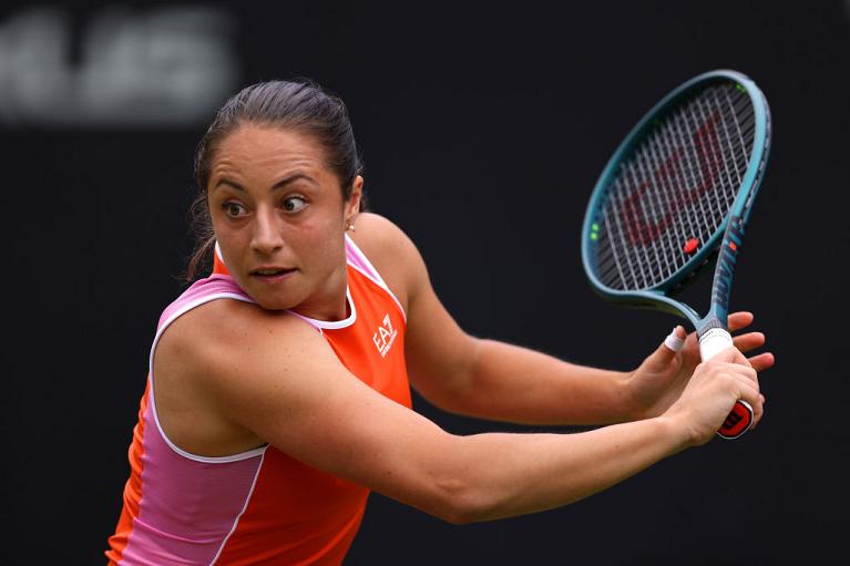 Elisabetta Cocciaretto colpisce di rovescio (foto Getty Images)