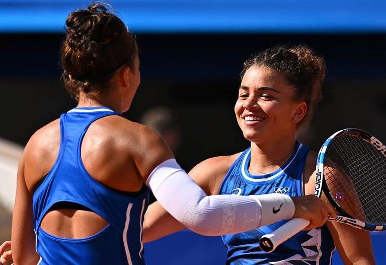 Sara Errani e Jasmine Paolini festeggiano (foto Twitter FITP)