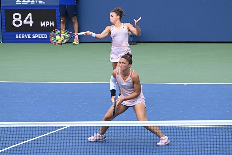 Jasmine Paolini e Sara Errani in azione (foto USTA)