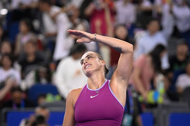 Aryna Sabalenka saluta il pubblico (foto Getty Images)