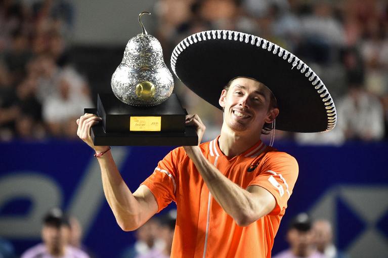 Alex De Minaur festeggia il titolo ad Acapulco (Getty Images)