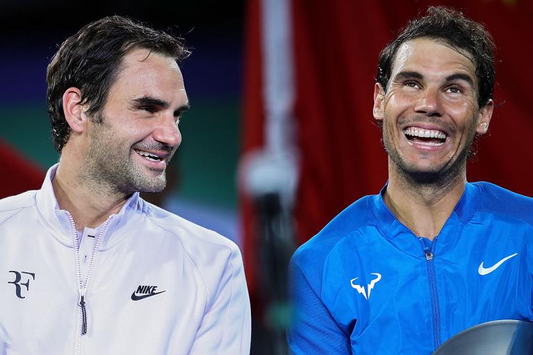 Nella celebre immagine con Nadal a Shanghai 2017, Federer mostra il logo RF