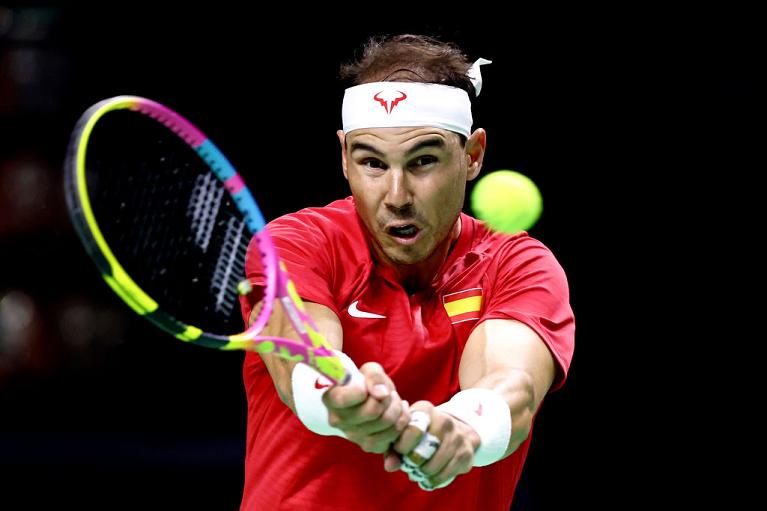 Rafa Nadal colpisce di rovescio (foto Getty Images)