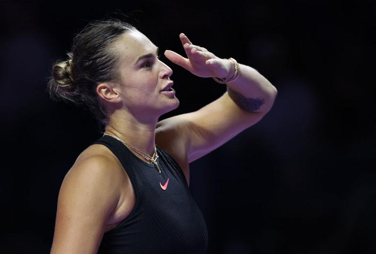 Aryna Sabalenka saluta il pubblico (foto Getty Images)